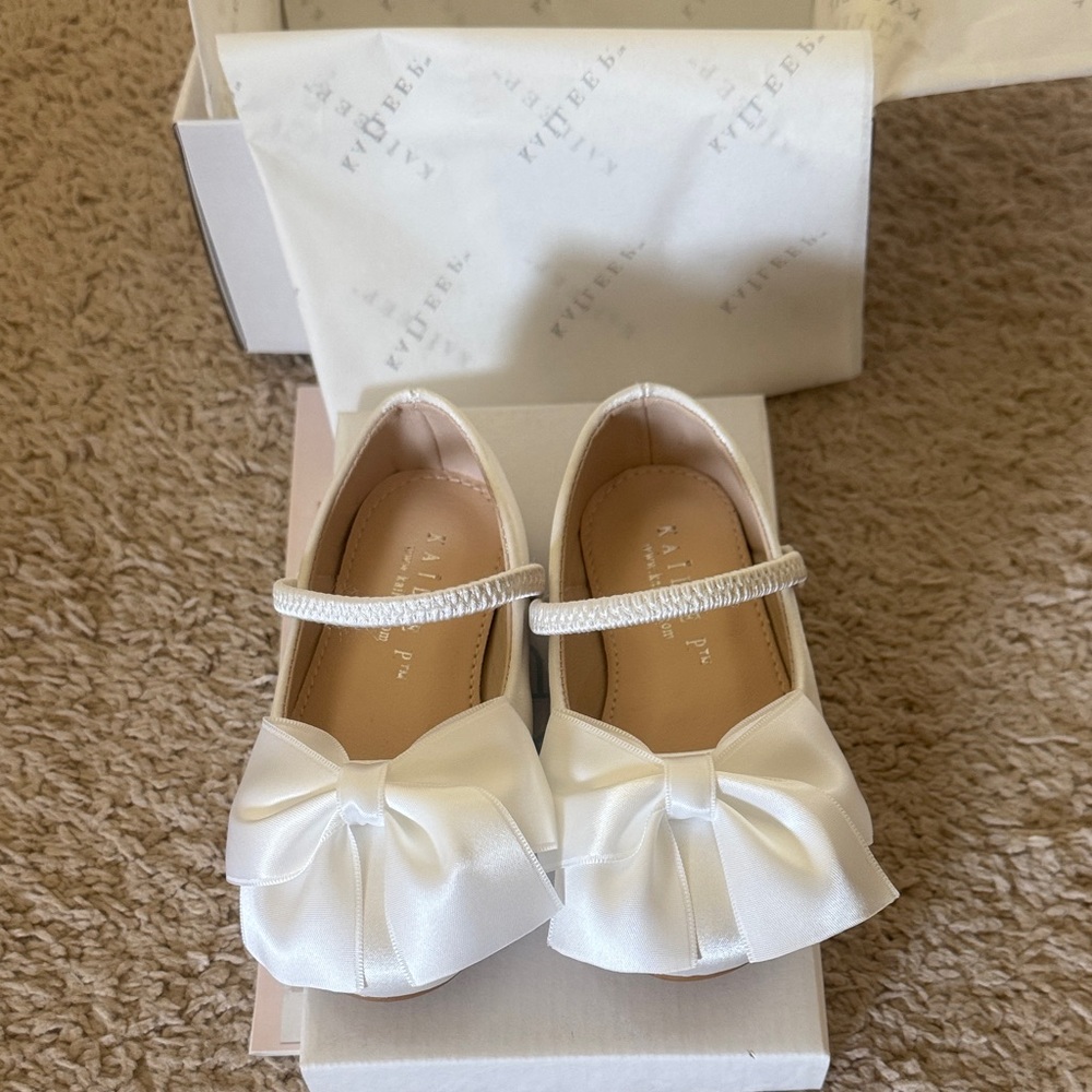 Girls White Bow Mary Jane Dress Shoes